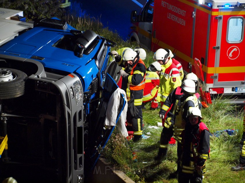 Einsatz BF Koeln PEINGEKLEMMT in Leverkusen P013.JPG